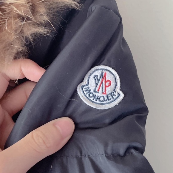 authentic black moncler puffer jacket w fur trim - Picture 4 of 4